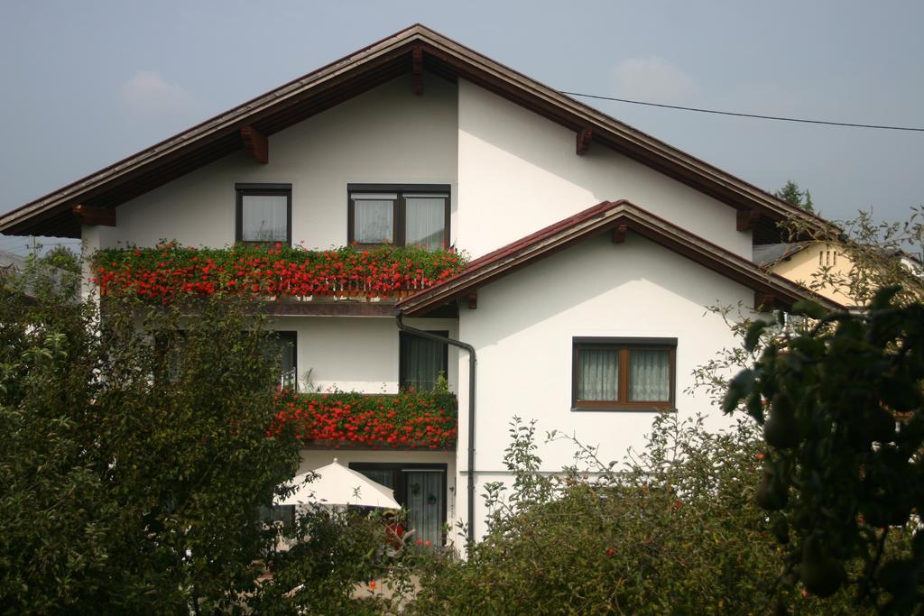 Haus Stuttgart Bed & Breakfast Obernberg am Inn Bagian luar foto